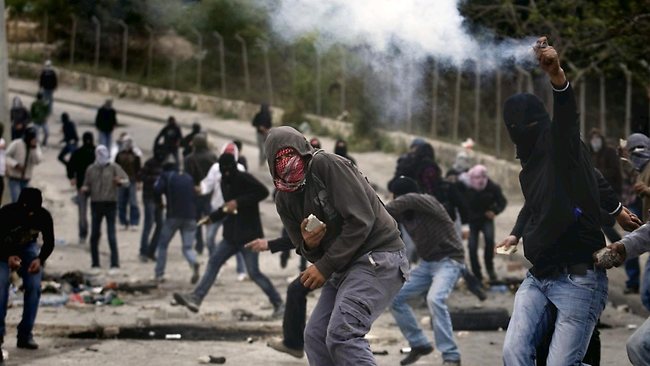803758-palestinian-riots